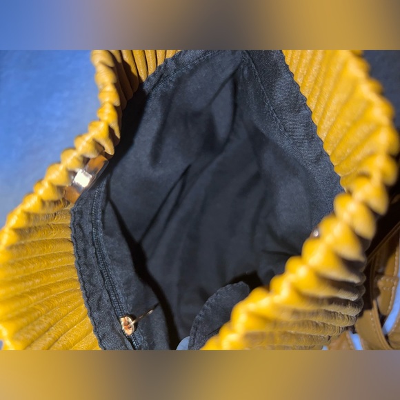 Burnt Yellow Bucket Bag BRAND NEW - Picture 4 of 6
